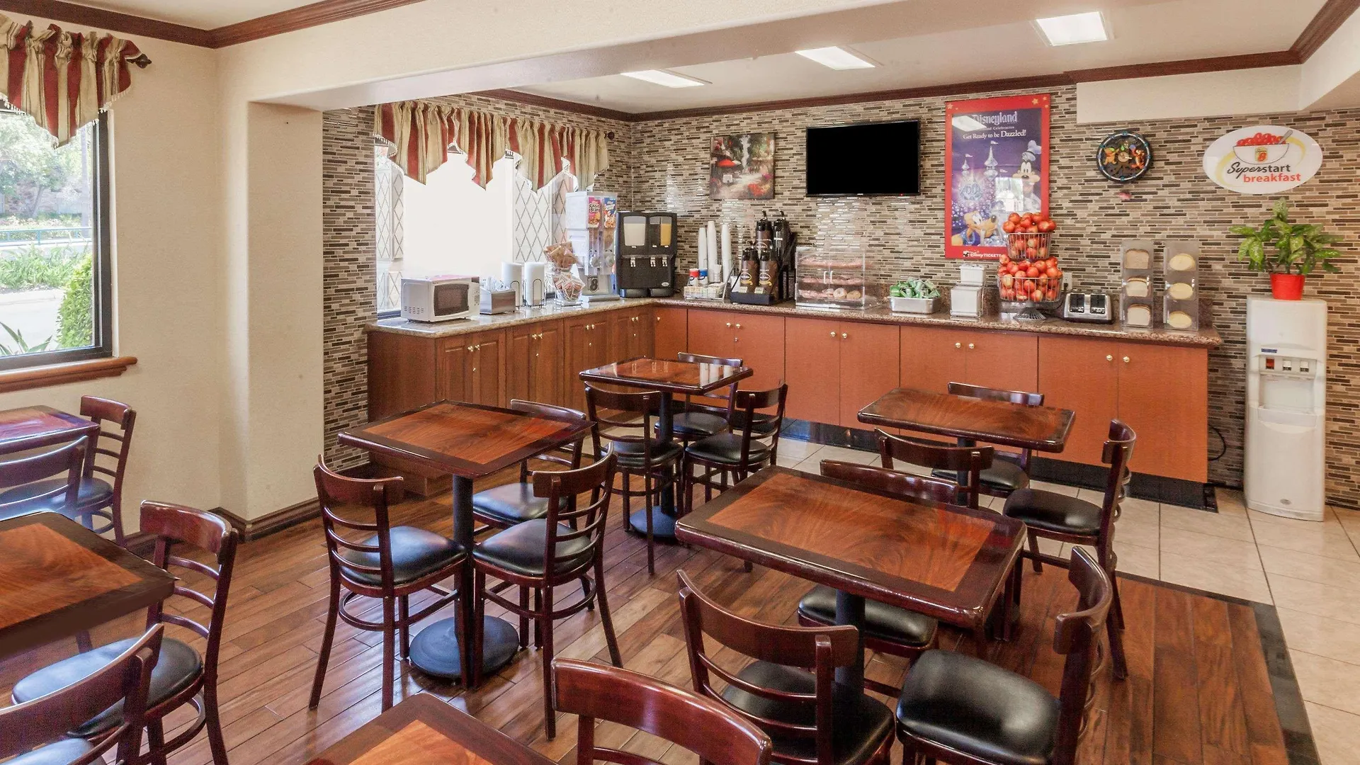 Super 8 By Wyndham Anaheim/Disneyland Drive Hotel