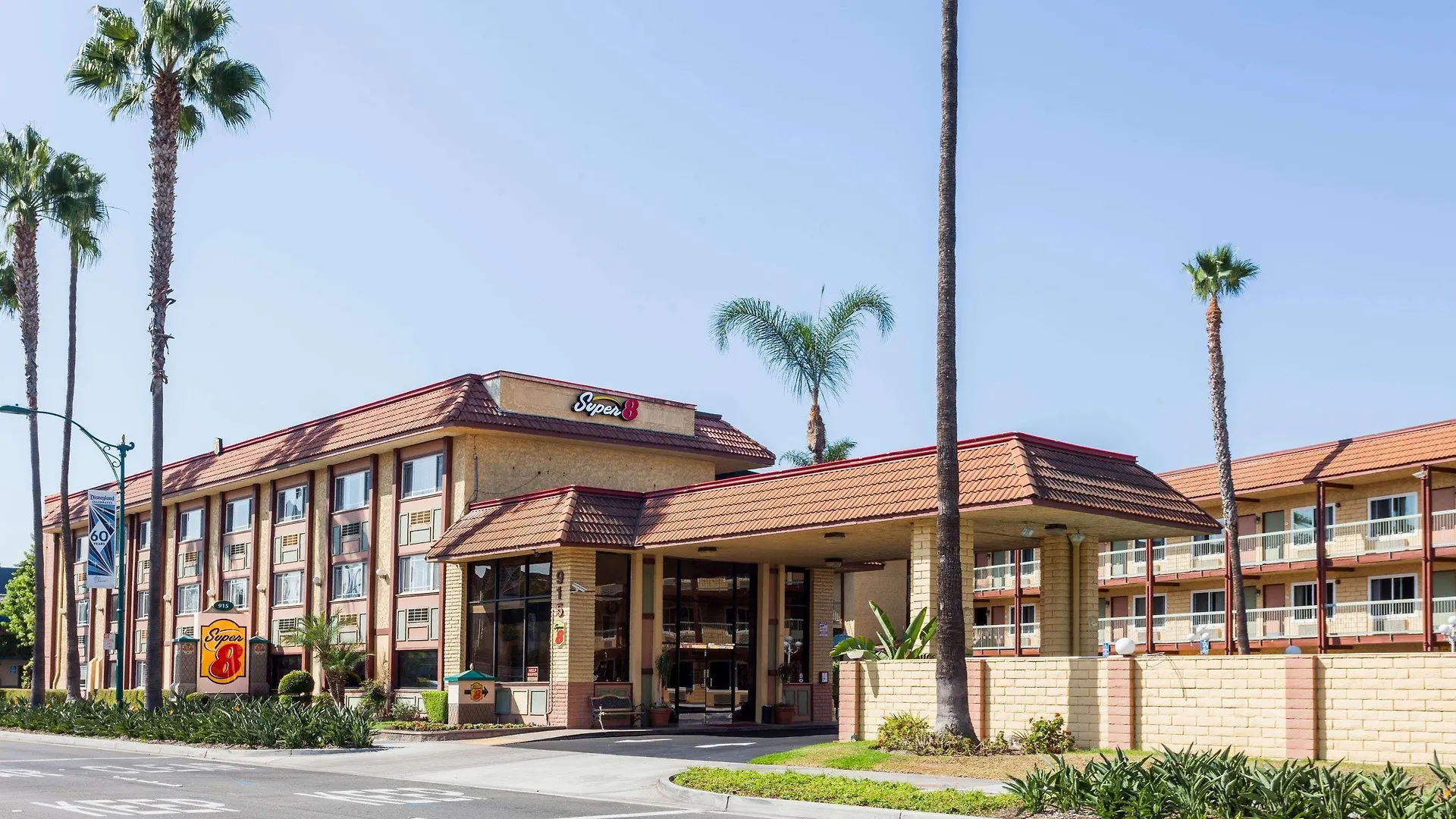 Super 8 By Wyndham Anaheim/Disneyland Drive contacts
