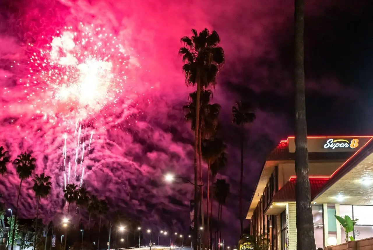 Hotel Super 8 By Wyndham Anaheim/Disneyland Drive