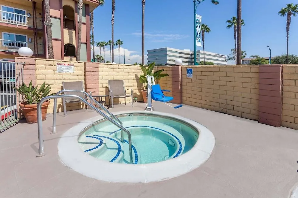 Super 8 By Wyndham Anaheim/Disneyland Drive