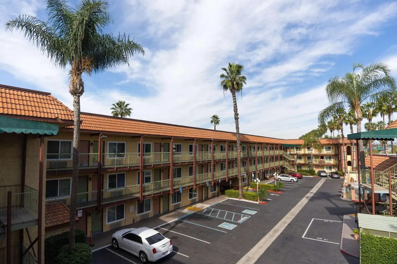 מלון Super 8 By Wyndham Anaheim/Disneyland Drive