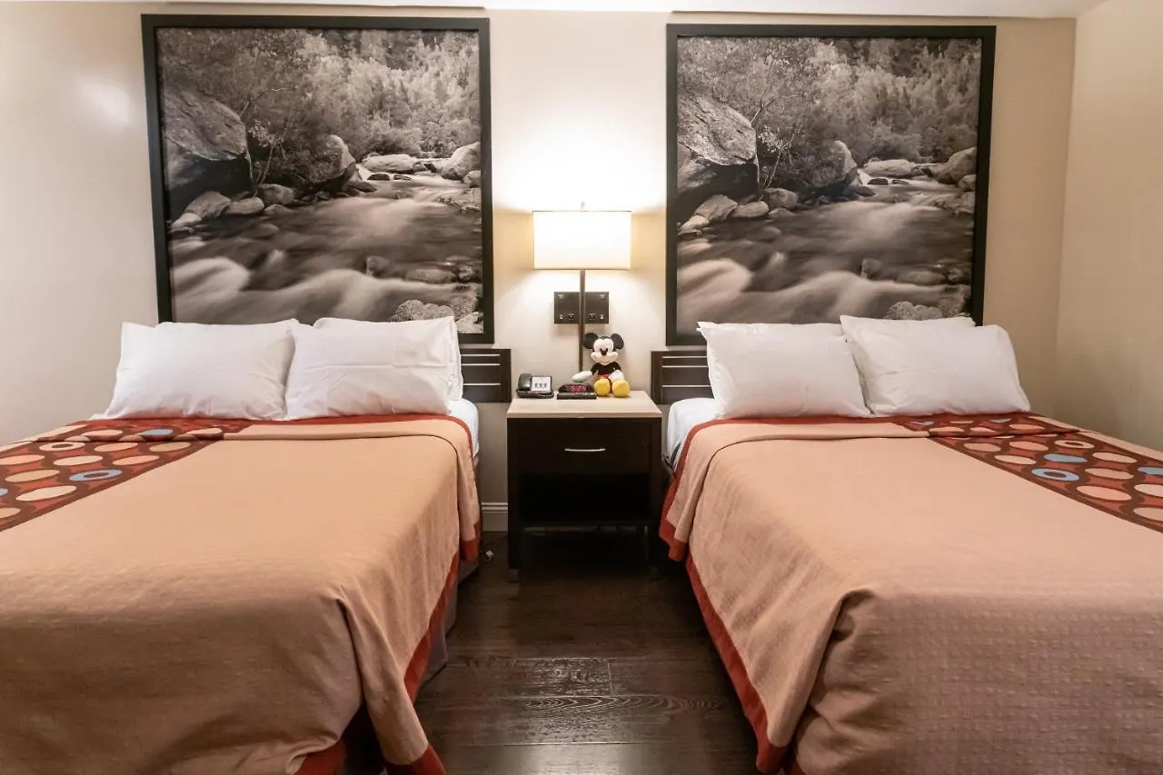 Super 8 By Wyndham Anaheim/Disneyland Drive 2*, אנהיים ארצות הברית